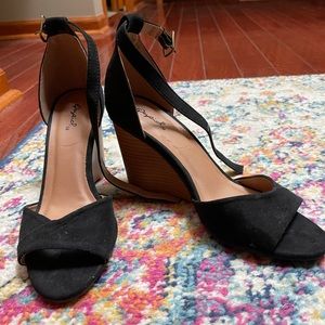 Qupid Wedge Sandal black size 8